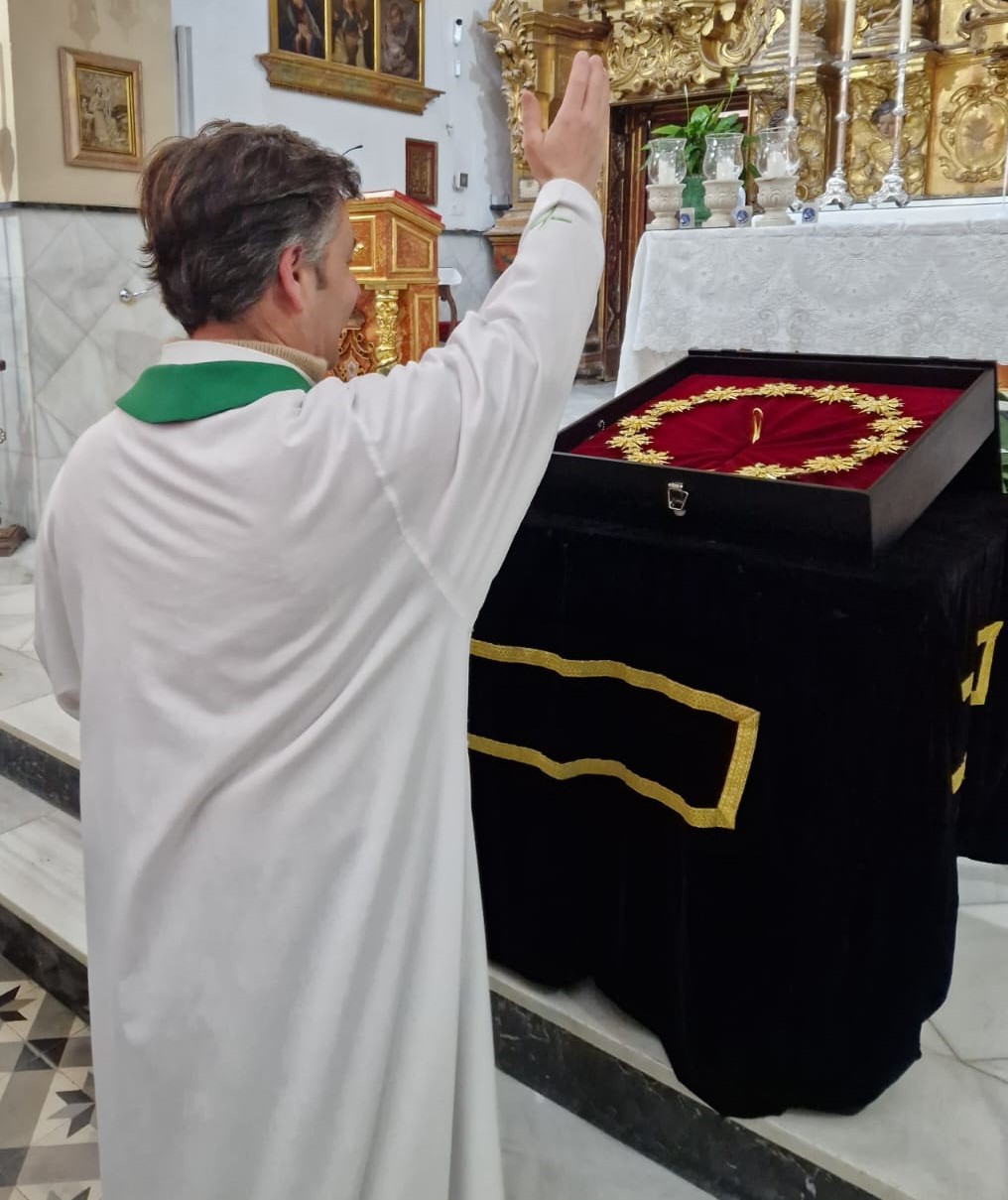 OFRENDA PARA MARA SANTSIMA DE LA ESPERANZA CORONADA